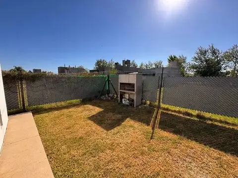 Casa en Alquiler con 1 cochera