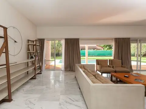 CASA EN LAS LOMAS DE SAN ISIDRO , EXCELENTE ESTADO