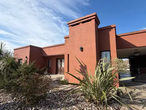 CASA 5 AMB EN VENTA EN CAÑUELAS CLUB DE CAMPO