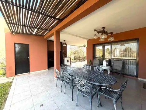 Casa 5 ambientes con 2 baños