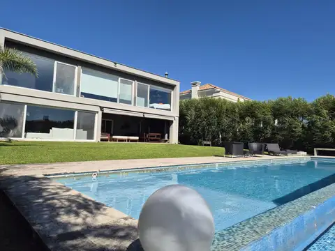 DICIEMBRE A FEBRERO - Moderna Casa en Alquiler de Temporada en Cabos del Lago  Nordelta