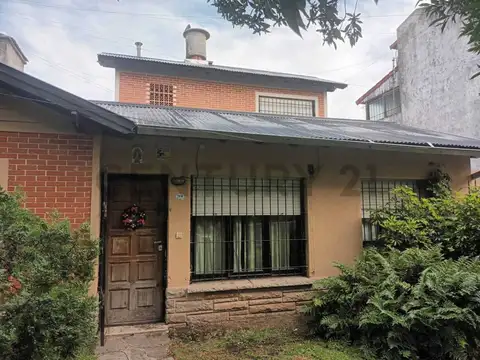 Castro Barros 2800, Piso 0