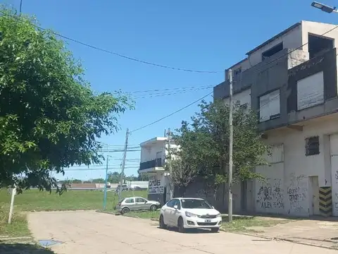 Bloque: Galpon + 3 deptos, a 20 mts de Panamericana-Escobar