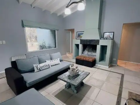 Casa en Venta con 4 cocheras
