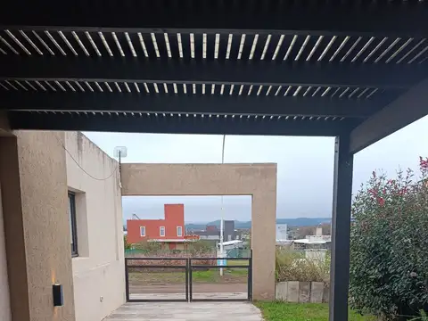 Casa en Venta con 3 cocheras