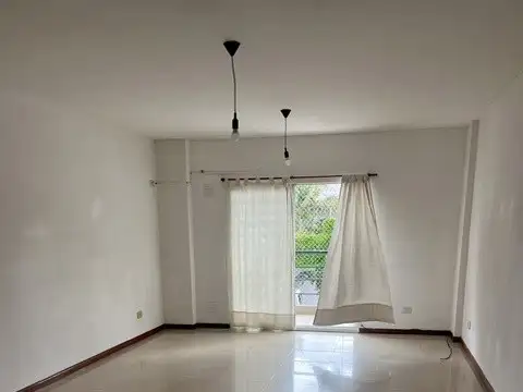 VILLA PUEYRREDON: MONOAMBIENTE AMPLIO 36 M2 CONTRAFRENTE CON BALCON Y VISTA ABIERTA.