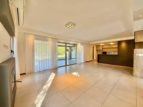 Casa en Alquiler de 3 dormitorios