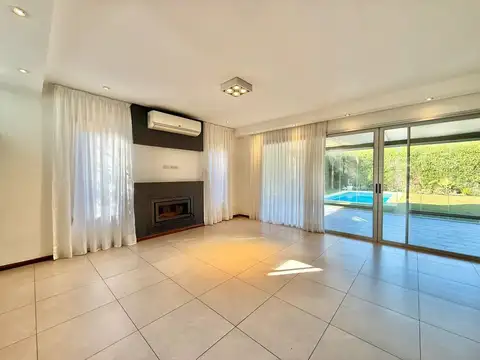 Casa 6 ambientes con 4 baños