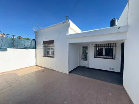 Casa en venta c/ cochera en Saladillo