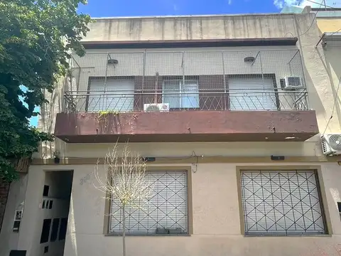 PH 3 AMBIENTES CON PATIO Y TERRAZA  A 3 CUADRAS DE AV DE MAYO * SE ACEPTA FINANCIACION *