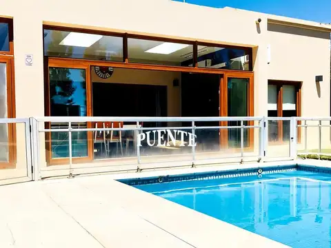 Casa 5 ambientes con 4 baños