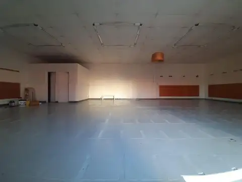 Local Comercial de 100 m2 sobre calle Félix Bogado