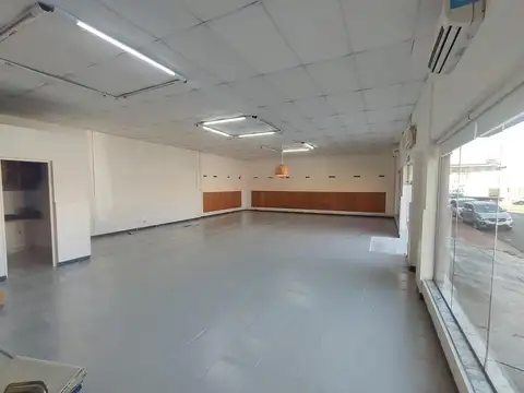 Local Comercial de 100 m2 sobre calle Félix Bogado