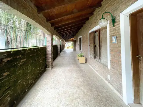 Casa en Venta con 3 cocheras