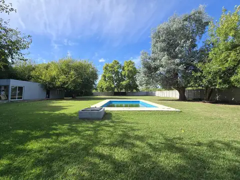 Terreno en venta con departamento de 2amb y pileta