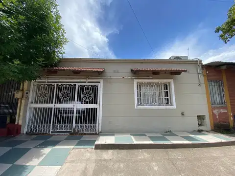 CASA EN VENTA Bº LAPACHO SUR 3 DORM CON PILETA