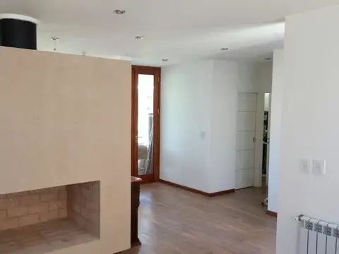 Casa  en Venta ubicado en Guillermo Enrique Hudson, Berazategui, G.B.A. Zona S - SVN0642_LP584430_1