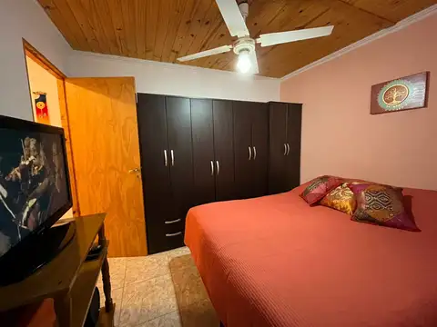 En Venta Casa De 2 Dormitorios 2 Baños Amplio Lote, Se Ubica En Calle Belgrano Saldungaray.