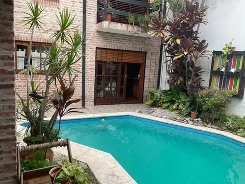 VENTA Casa 6 amb c/pileta y cochera APTO CRÉDITO