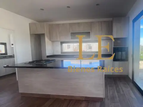 Casa en Venta con 5 cocheras