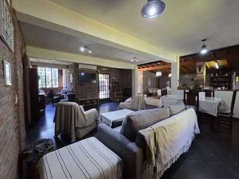 Casa 3 ambientes con 2 baños