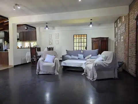 Casa en Venta con 3 cocheras