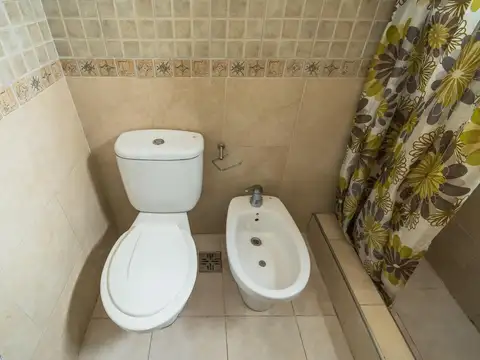 Venta Departamento 3 ambientes lateral en Ramos Mejia.