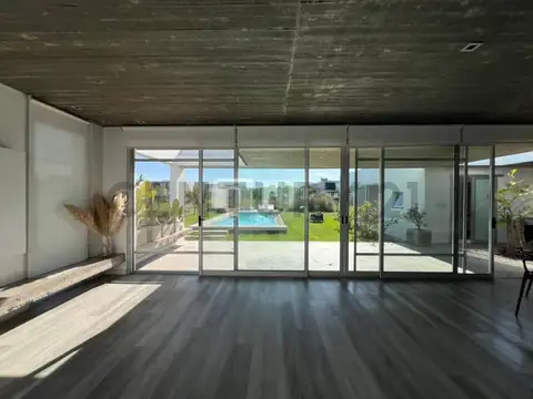 CASA EN VENTA COUNTRY LOMAS DE CITY BELL
