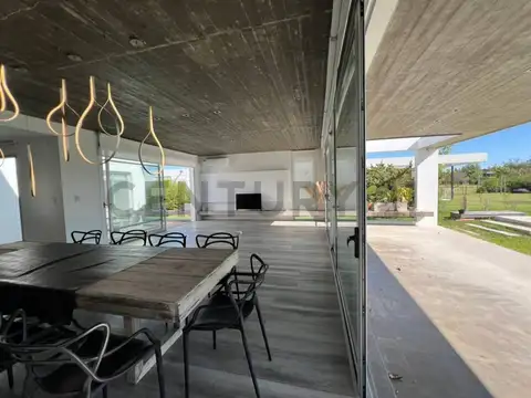 Casa 6 ambientes con 3 baños