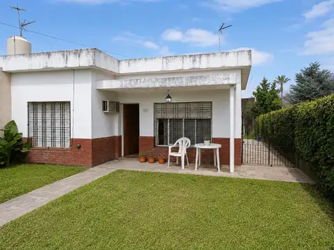 CASA 3 AMBIENTES VENTA MERLO CON JARDIN