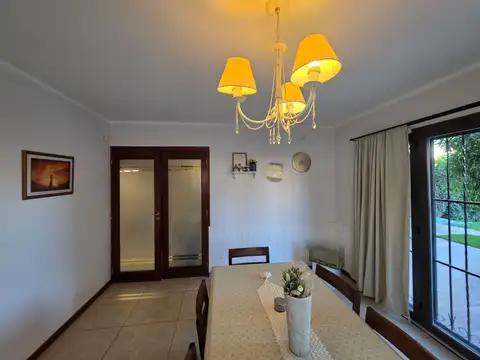 Casa 11 ambientes con 3 baños