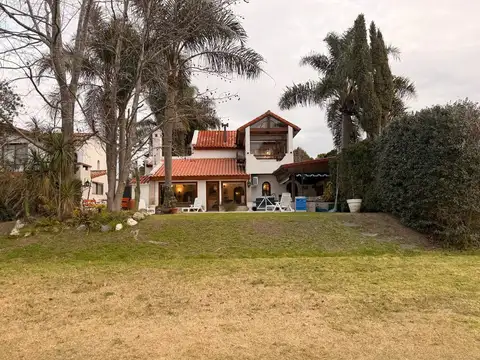 Impecable casa en venta en el CC Larena