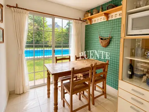 Casa en Alquiler con 8 cocheras