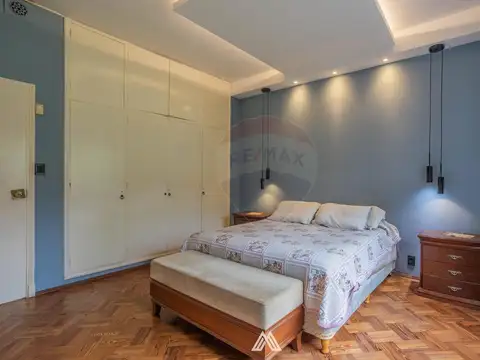 Casa 8 ambientes con 3 baños