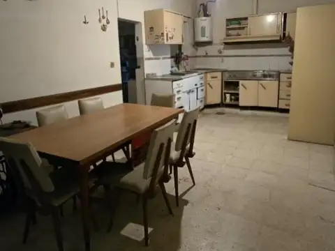 Casa 5 ambientes con 2 baños