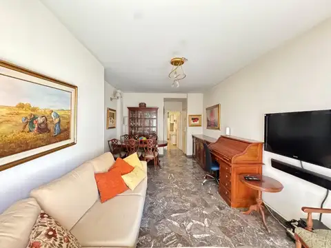 Departamento de cuatro ambientes con dependencia de servicio