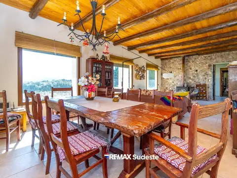 Casa en Venta con 2 cocheras