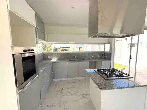 Casa en Venta en San Sebastián, USD 224.000
