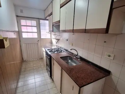 Venta Quilmes O. 3 ambientes c/ patio.