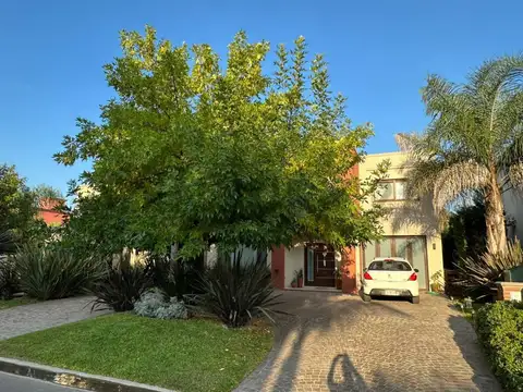 Casa en Venta en La Reja, USD 310.000