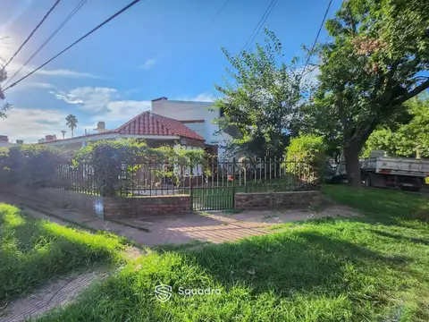 VENTA | PERMUTA - Casa de 2 domitorios y garage - Lomas de Alberdi, Rosario. APTO CRÉDITO.