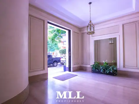 Av. Alvear  y Av. Callao. Palacio Versailles. Lindísimo 2 ambientes a contrafrente muy luminoso.