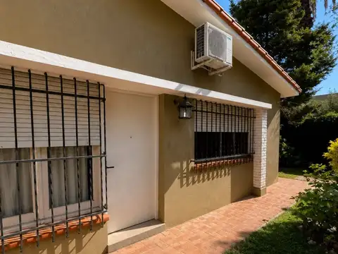 VENTA DE CASA CON UN TERRENO DE CASI 900M2