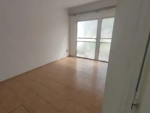 Casa 8 ambientes con 1 baño