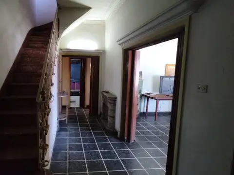 Casa 6 ambientes con 2 baños
