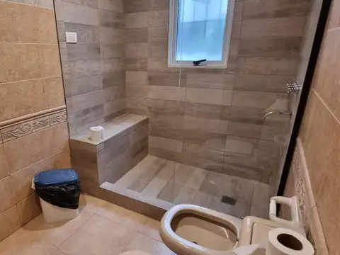 Casa en Venta con 6 cocheras