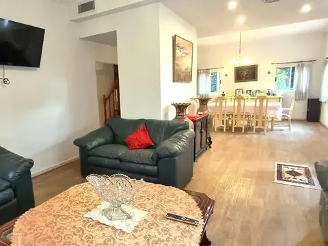 Casa 6 ambientes con 5 baños