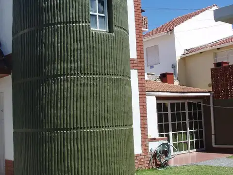 Casa en venta - 2 Dormitorios 2 Baños - 174mts2 - Mar del Tuyu