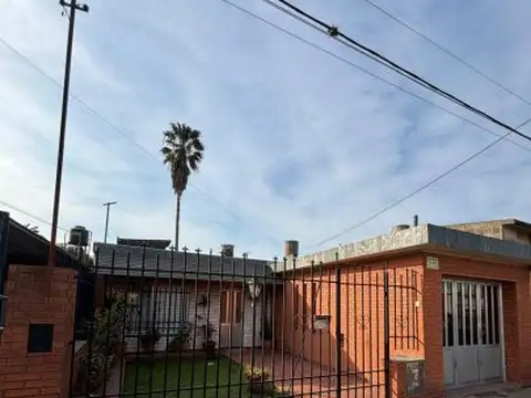 VENTA - Casa 2 habitaciones, cochera y patio - APTA CREDITO