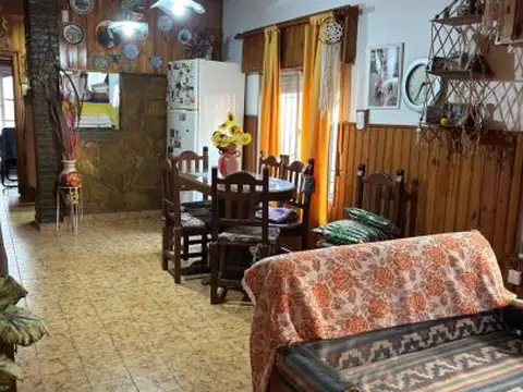 Casa 5 ambientes con 1 baño